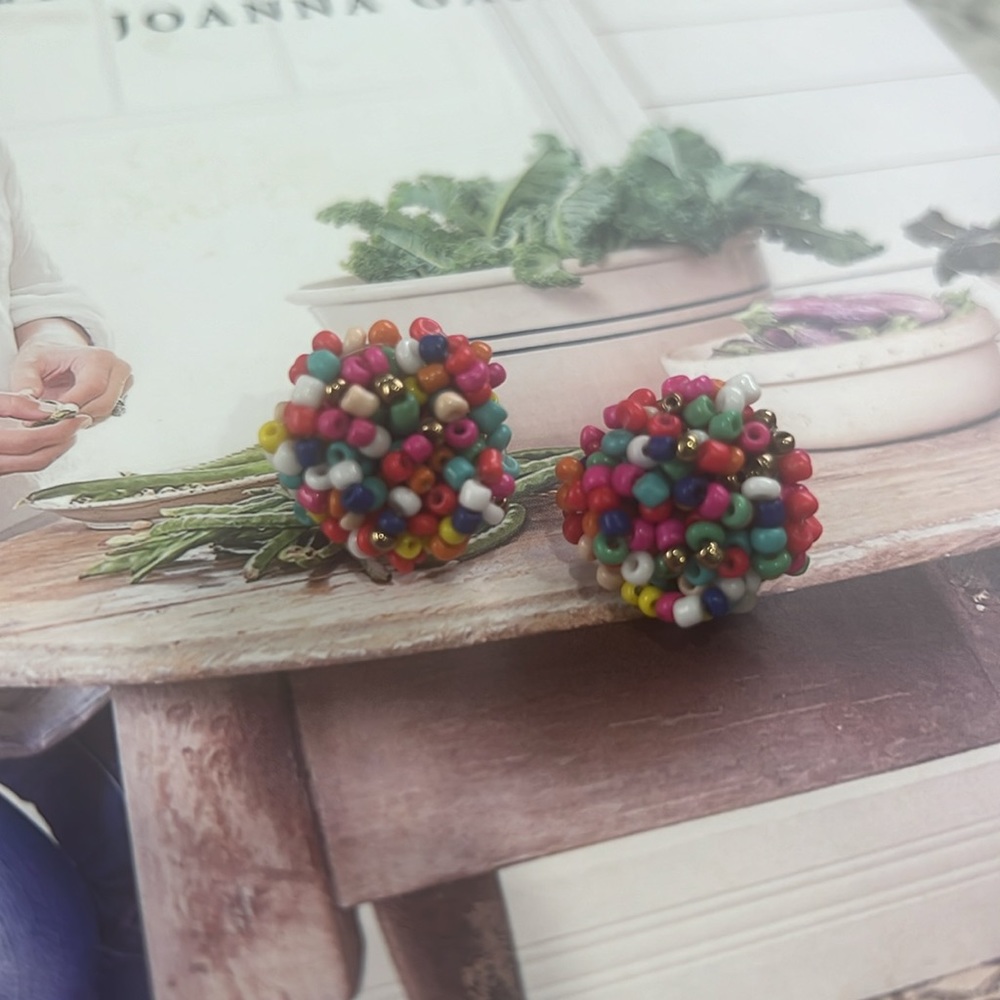 3 FPR $10 Super fun, multi color seed bead cluster earrings